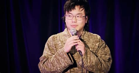 Aaron Chen .